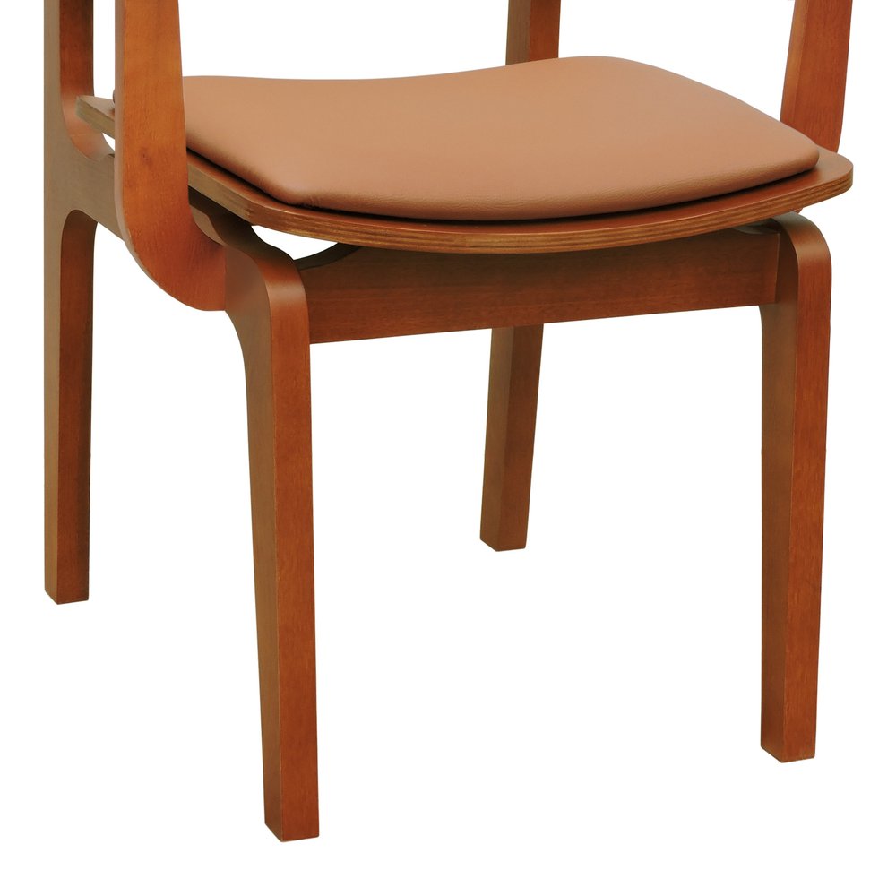 cadeira gus com bracos amendoa corano caramelo 7