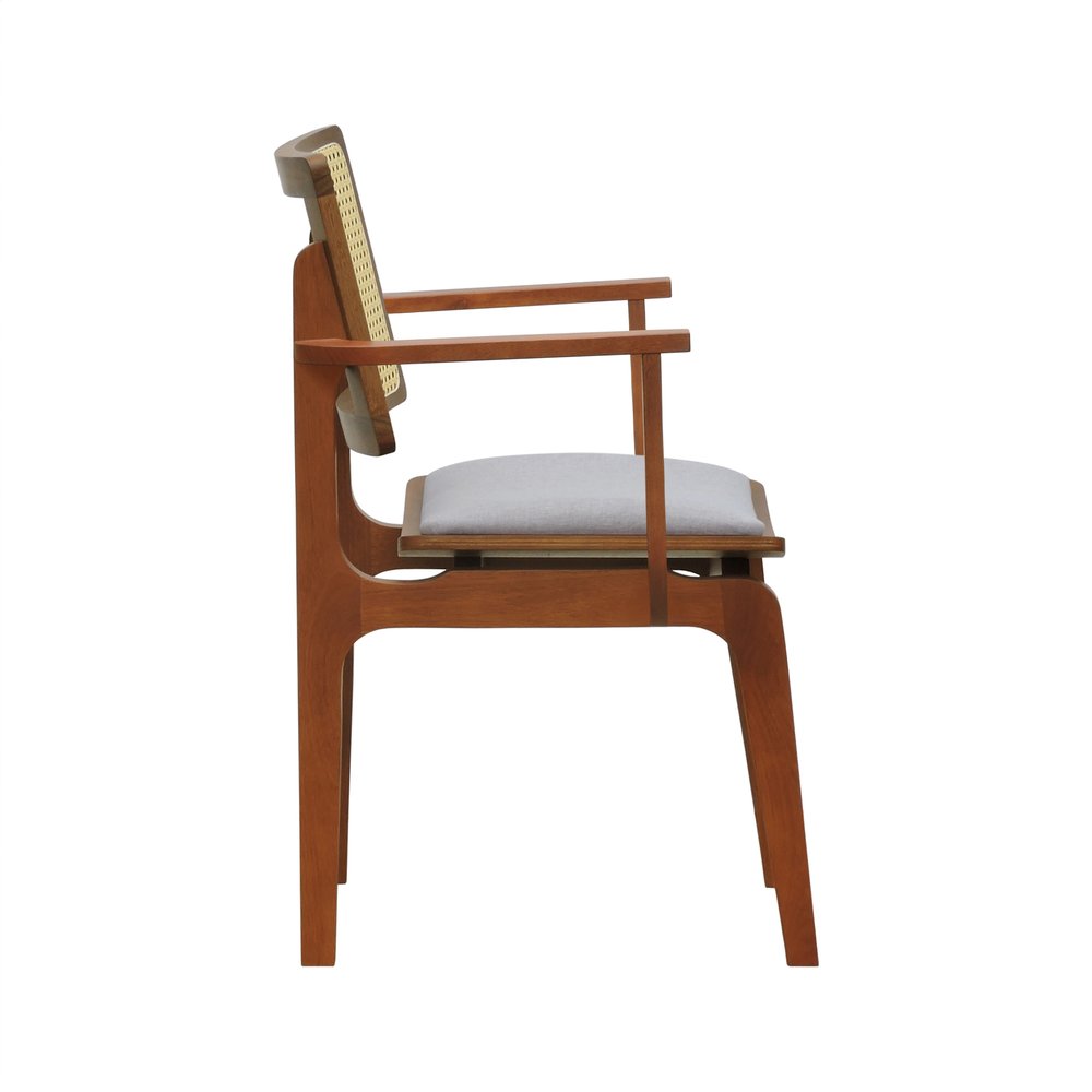 cadeira gus com bracos amendoa linho bege mescla impermeavel 5