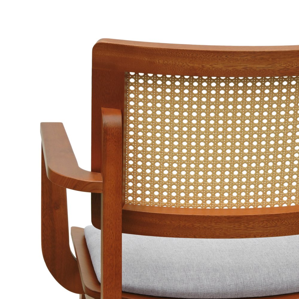 cadeira gus com bracos amendoa linho bege mescla impermeavel 8