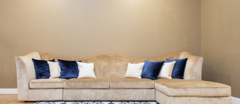 Guia completo: como limpar sofá suede com carinho e eficiência