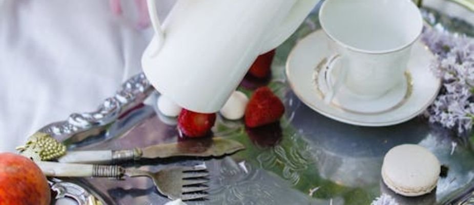 Como limpar bandeja de prata escurecida e recuperar o brilho original Como limpar bandeja de prata escurecida e recuperar o brilho original